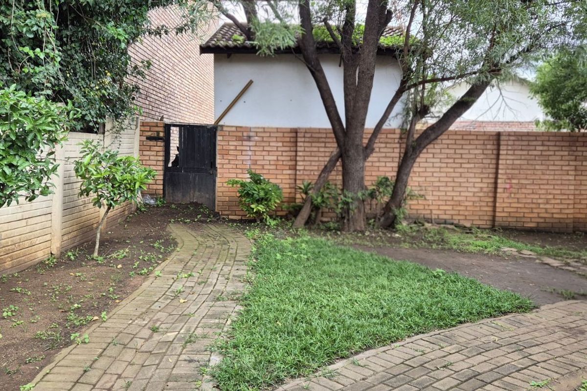 Townhouse For Sale in Lydenburg Central - Photo 2