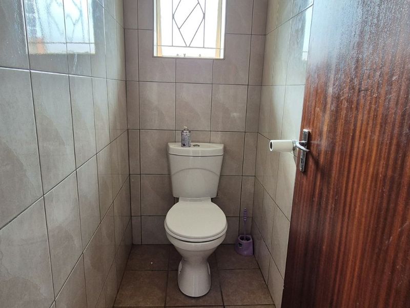 Townhouse For Sale in Lydenburg Central - Photo 9