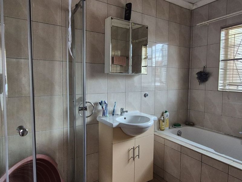 Townhouse For Sale in Lydenburg Central - Photo 7