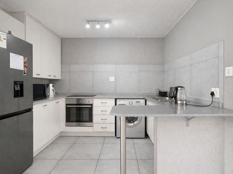 Apartment For Sale in Paulshof - Photo 5