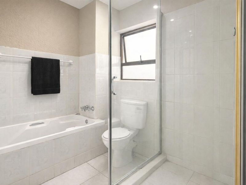 Apartment For Sale in Paulshof - Photo 9