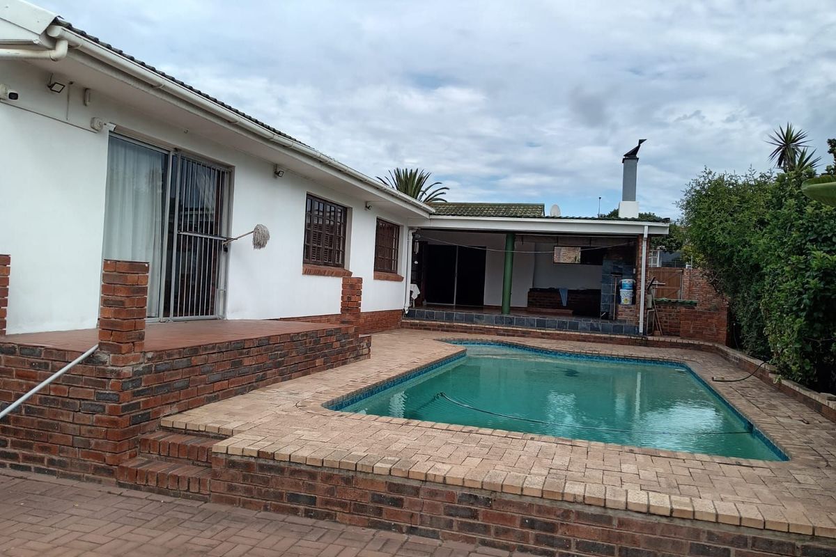 House For Sale in Bluewater Bay - Photo 3