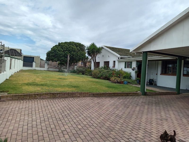 House For Sale in Bluewater Bay - Photo 2