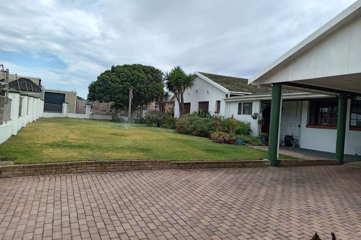 House For Sale in Bluewater Bay - Photo 2