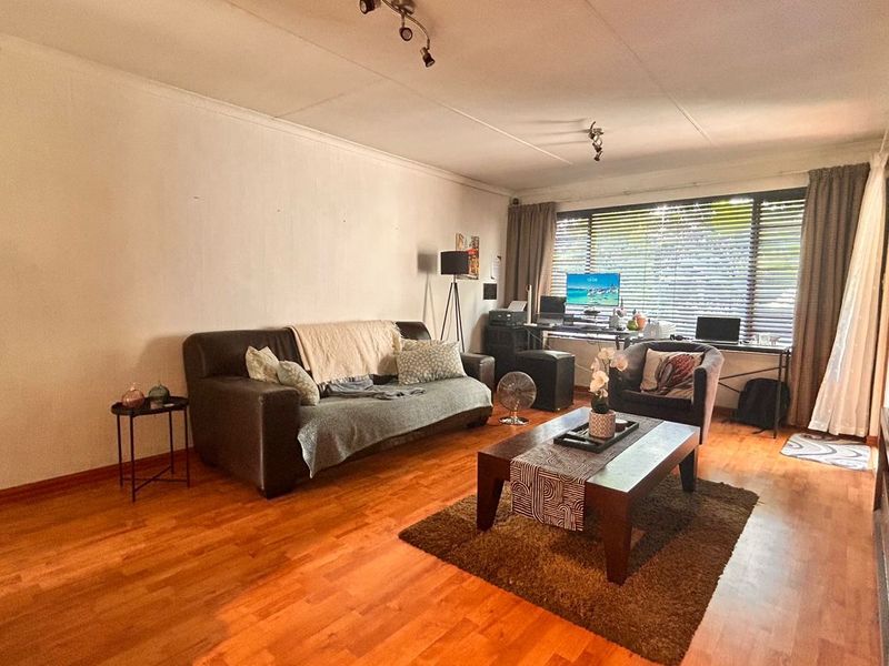 Apartment For Sale in Sunninghill - Photo 3