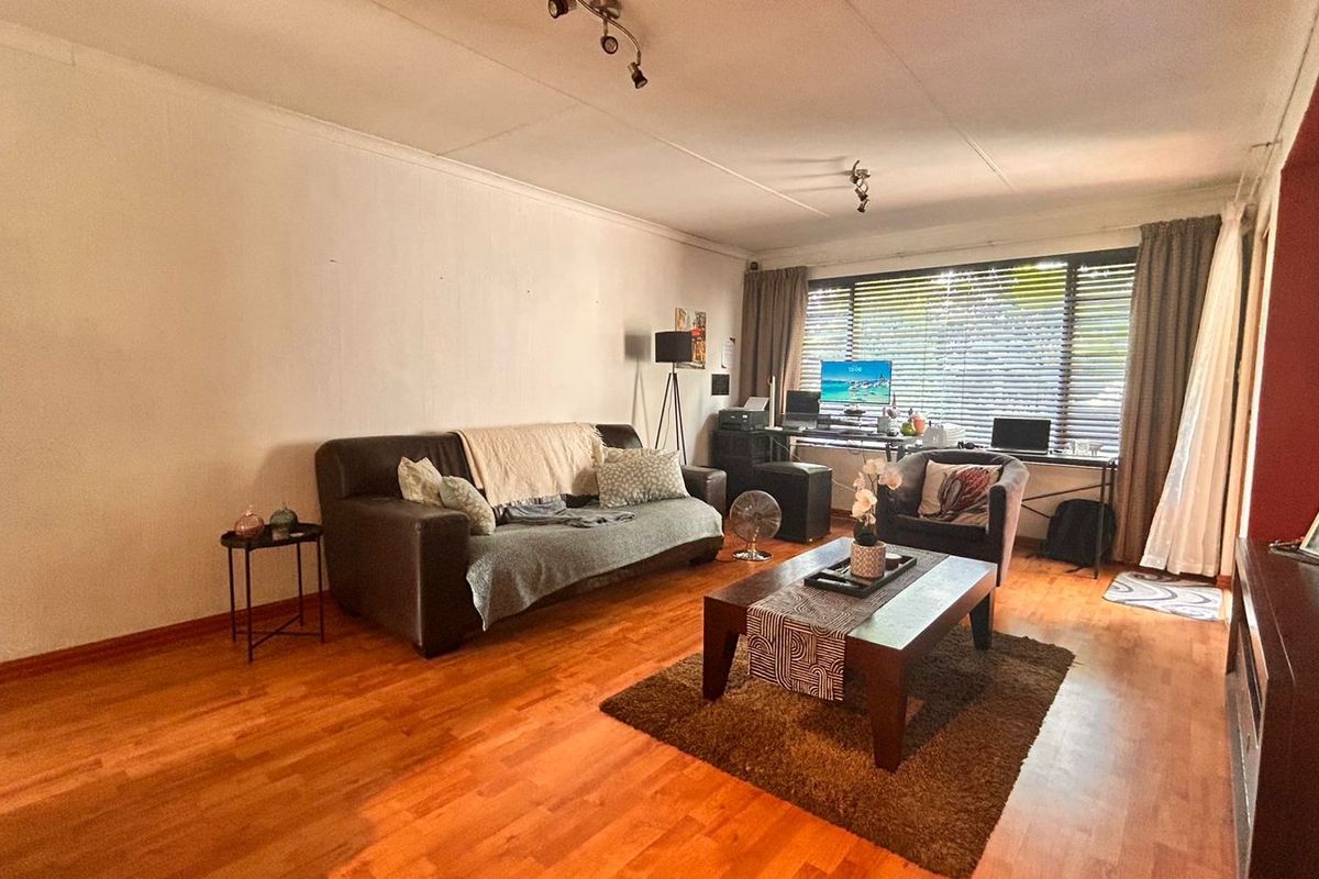 Apartment For Sale in Sunninghill - Photo 3