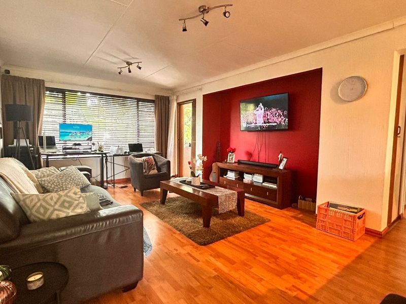 Apartment For Sale in Sunninghill - Photo 2