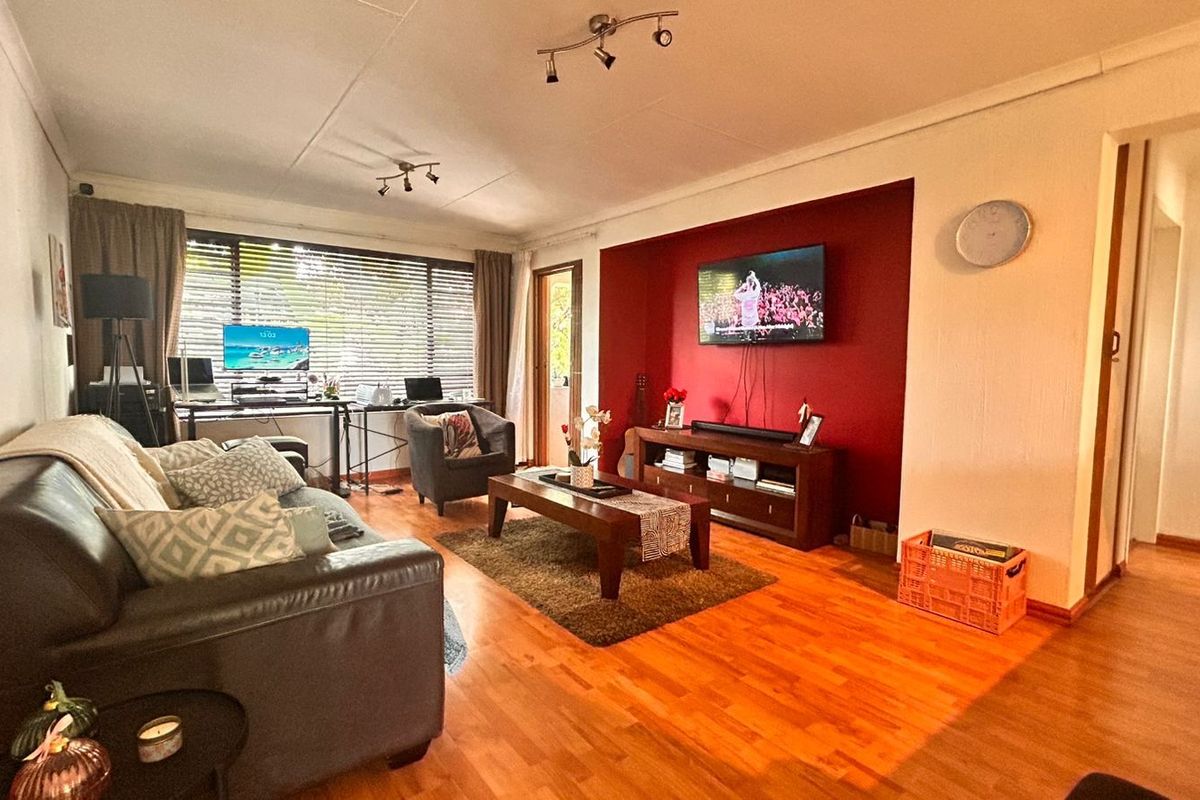 Apartment For Sale in Sunninghill - Photo 2