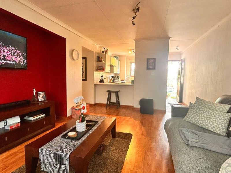 Apartment For Sale in Sunninghill - Photo 4