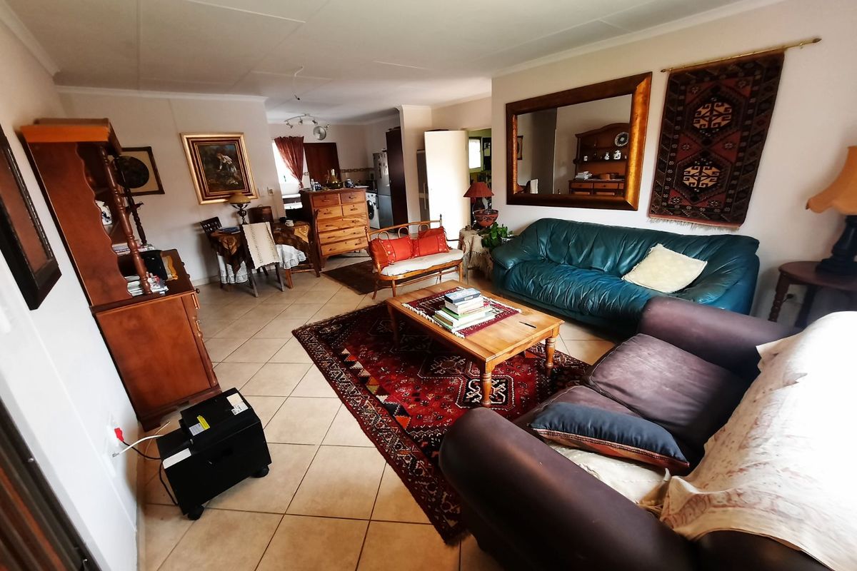 Townhouse For Sale in Willow Park Manor - Photo 2