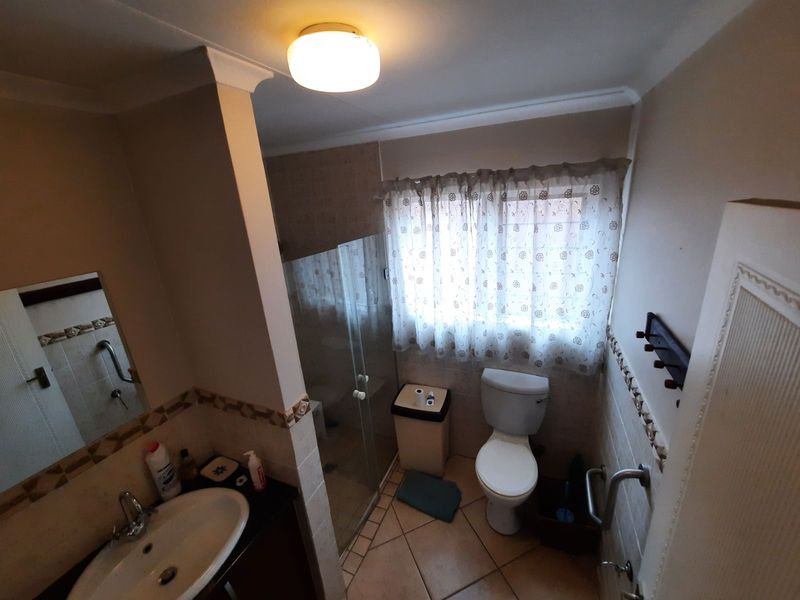 Townhouse For Sale in Willow Park Manor - Photo 6