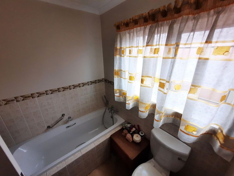 Townhouse For Sale in Willow Park Manor - Photo 5