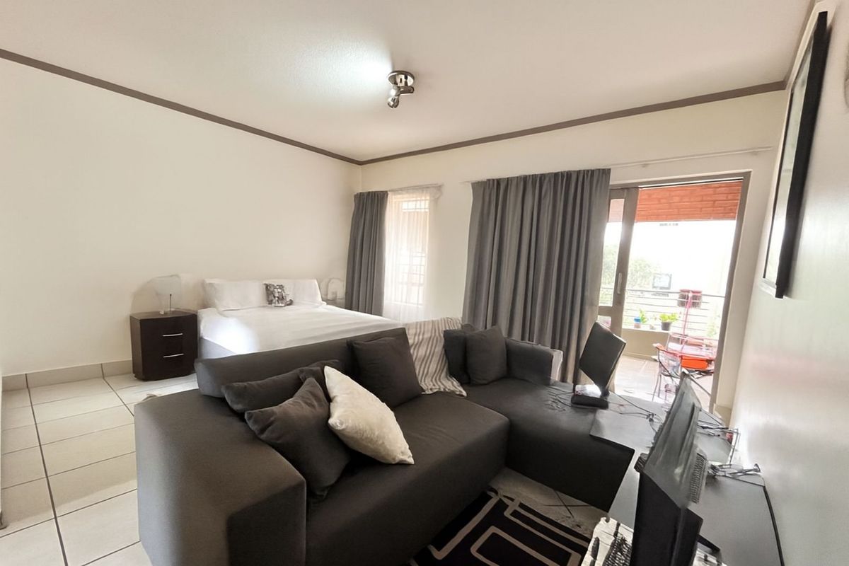 Apartment For Sale in Paulshof - Photo 2