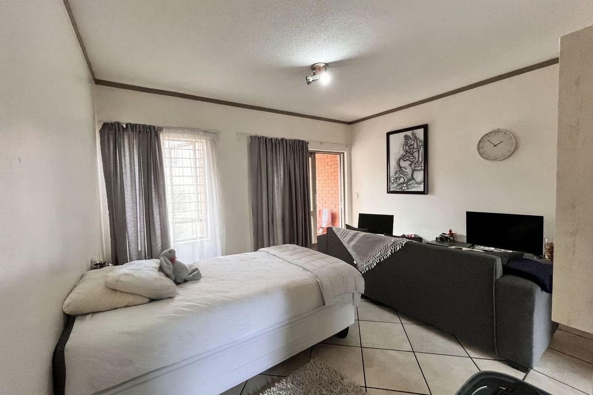 Apartment For Sale in Paulshof - Photo 4