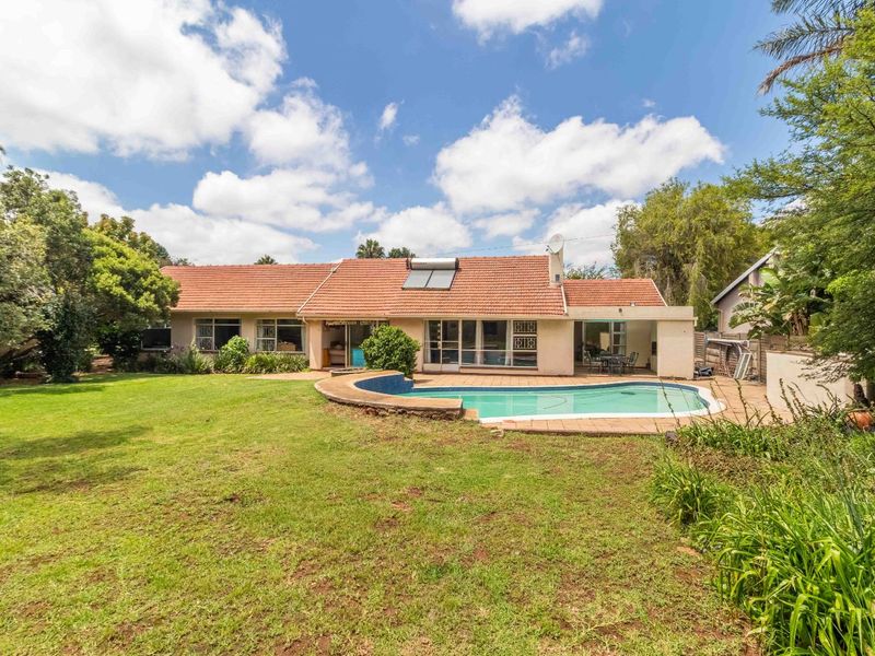 House For Sale in Constantia Kloof - Photo 3
