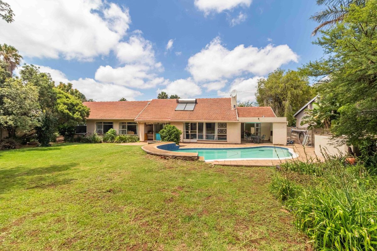 House For Sale in Constantia Kloof - Photo 3