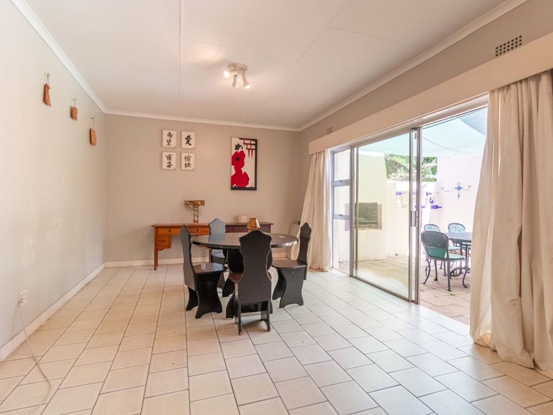 House For Sale in Constantia Kloof - Photo 6