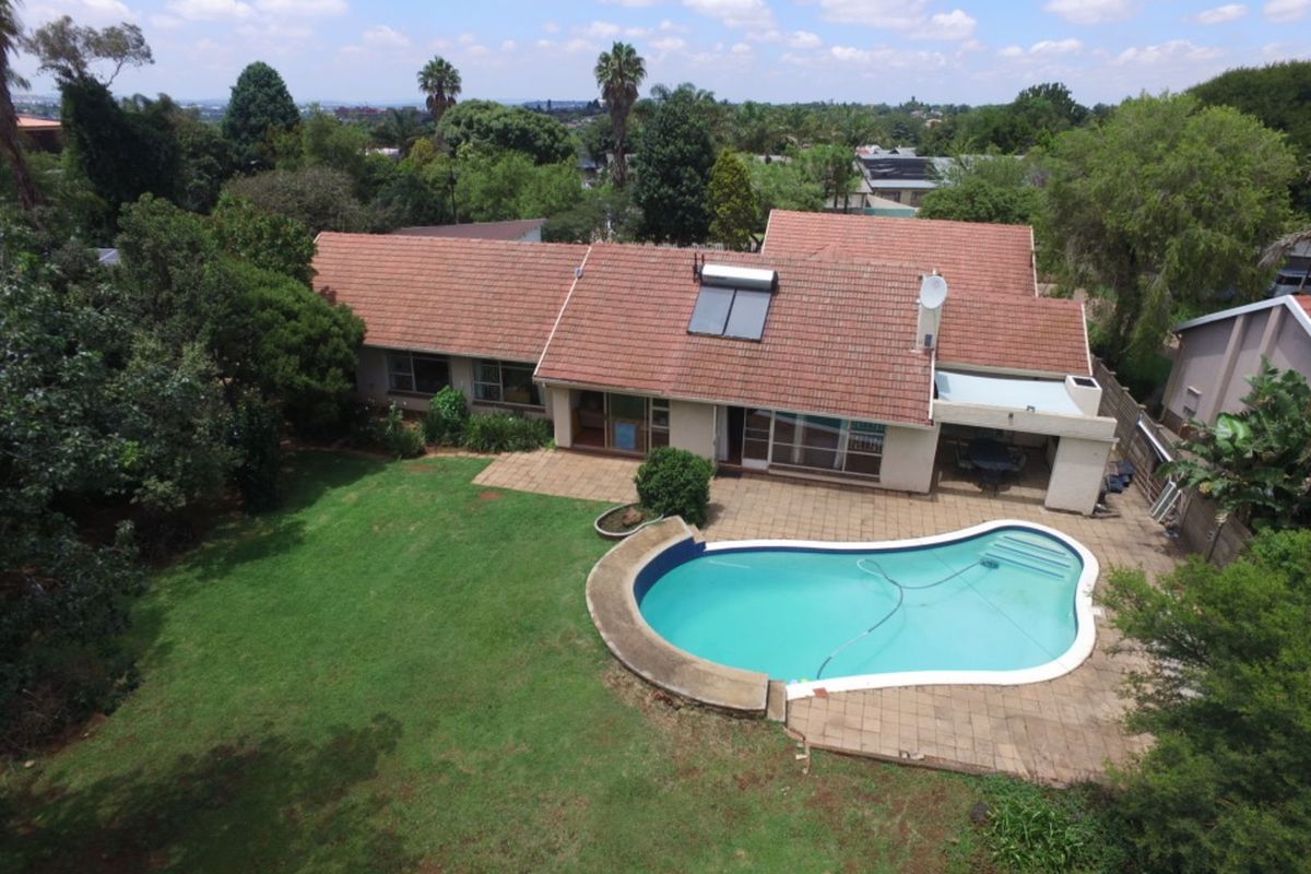 House For Sale in Constantia Kloof - Photo 4