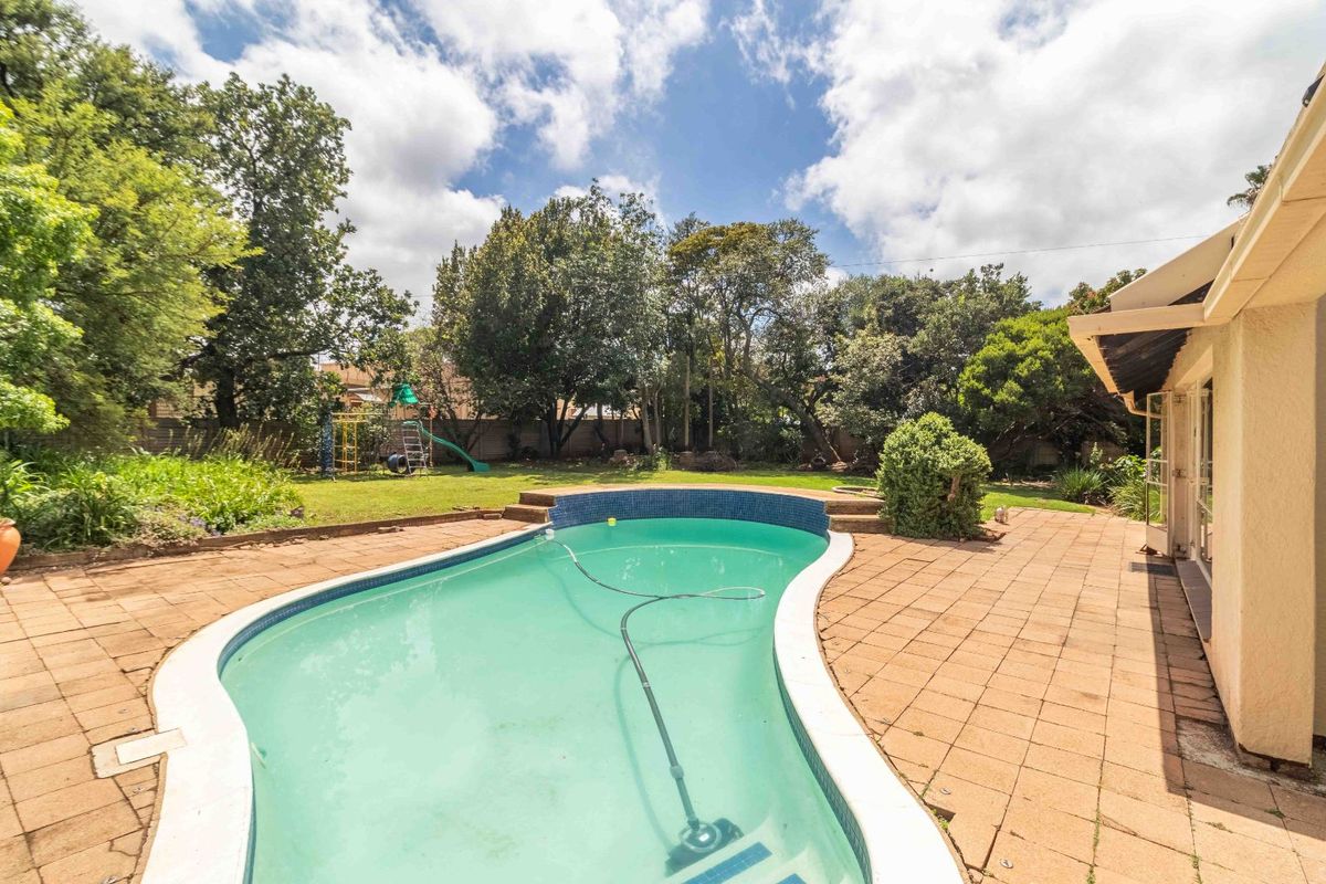 House For Sale in Constantia Kloof - Photo 2