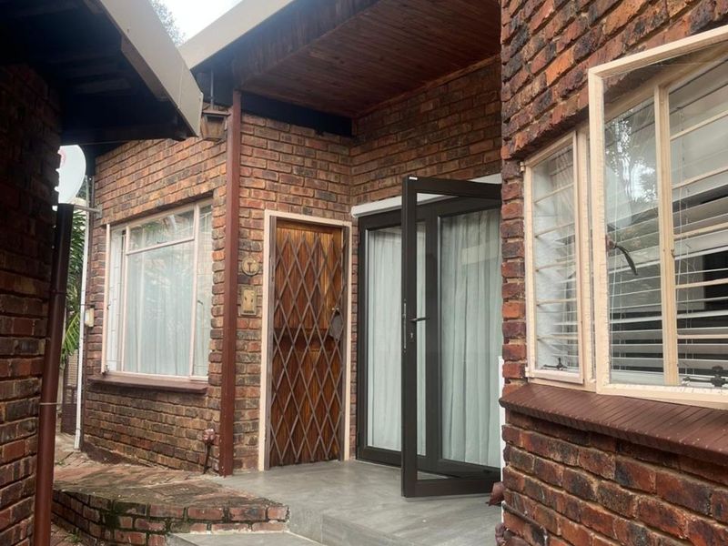 House For Sale in Waterkloof Glen - Photo 4