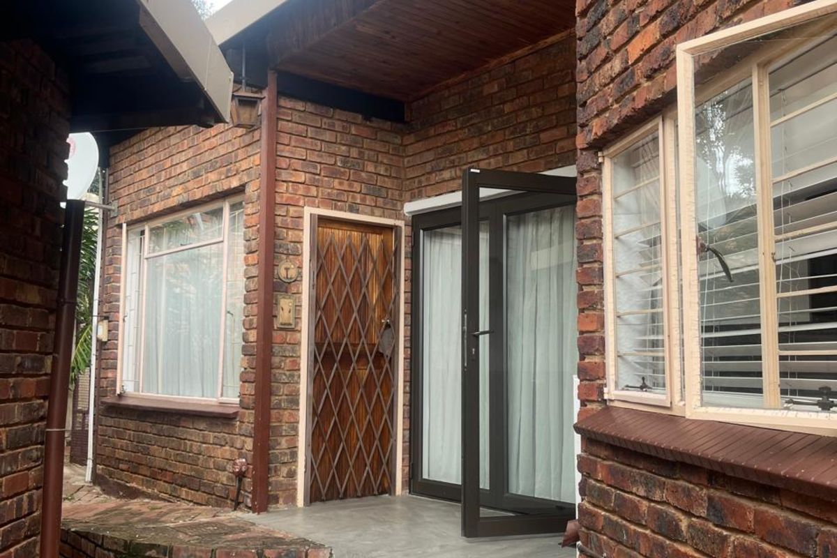 House For Sale in Waterkloof Glen - Photo 4