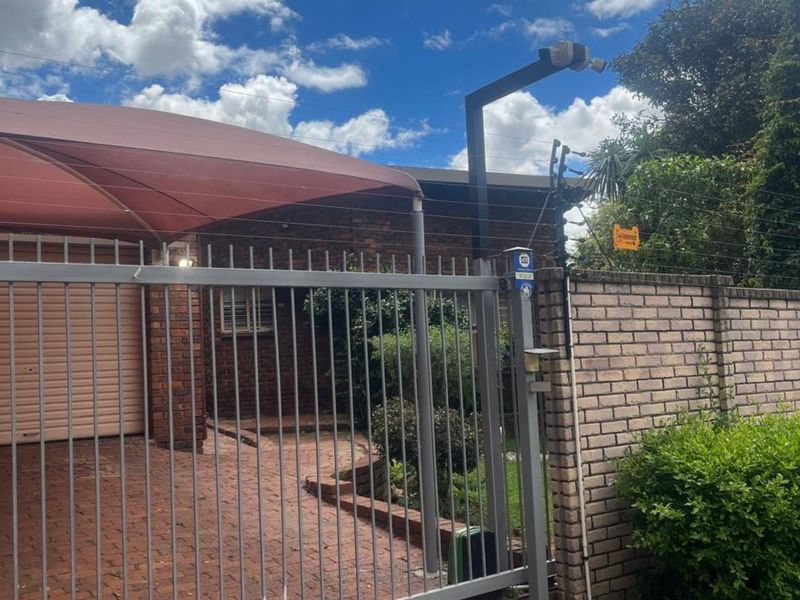 House For Sale in Waterkloof Glen - Photo 3