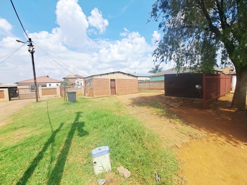 House For Sale in Nellmapius - Photo 2