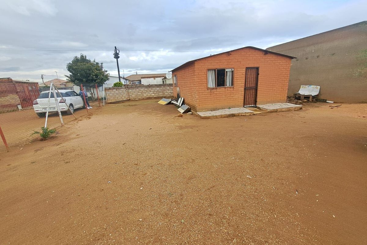 House For Sale in Nellmapius - Photo 2