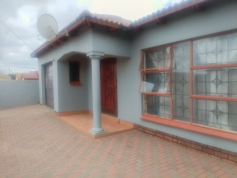 House For Sale in Mahube Valley - Photo 2