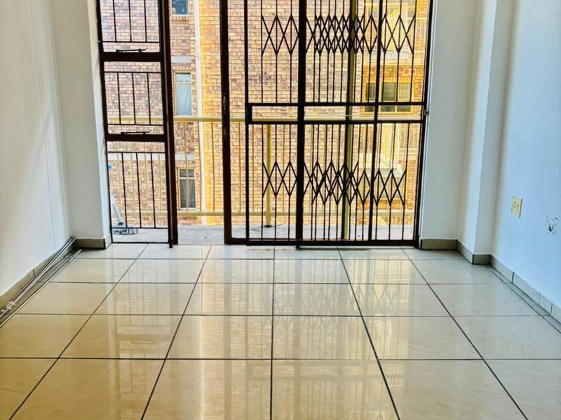 Apartment For Sale in Silverton - Photo 3