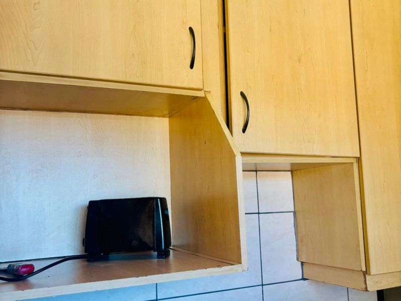 Apartment For Sale in Silverton - Photo 2