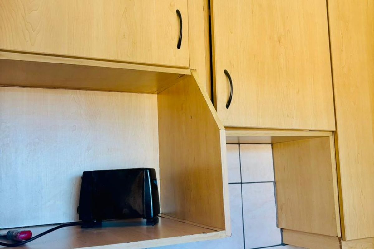 Apartment For Sale in Silverton - Photo 2