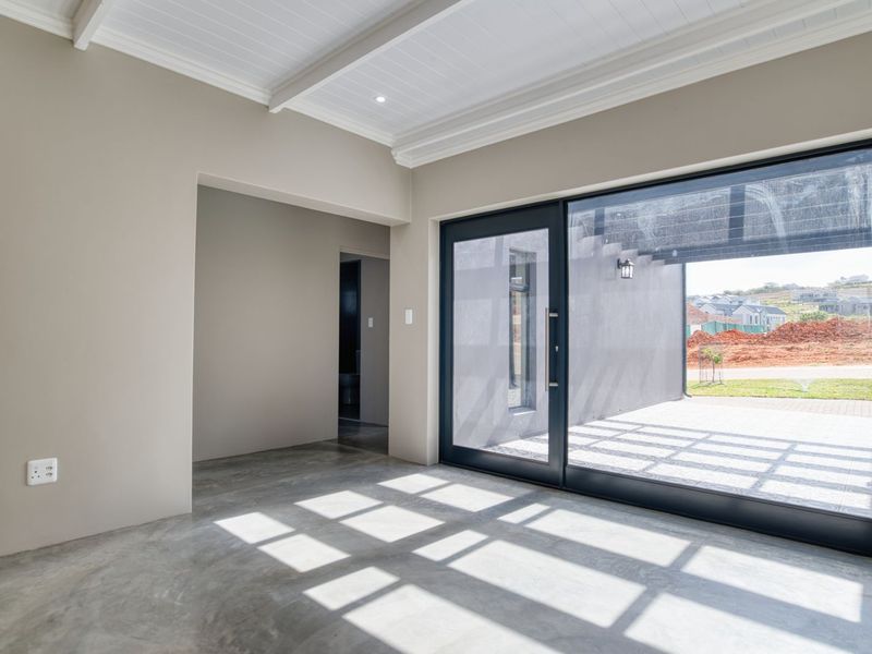 House For Sale in Outeniquasbosch - Photo 2