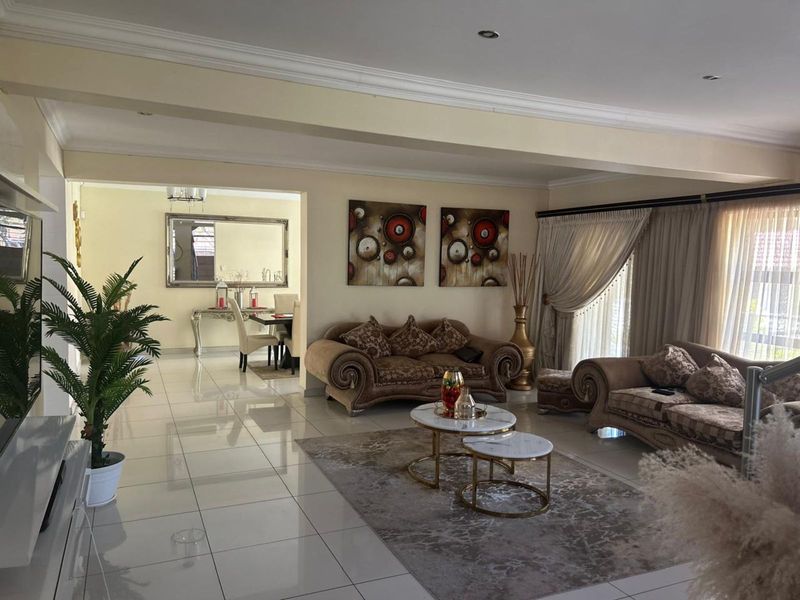 House For Sale in Bendor - Photo 5