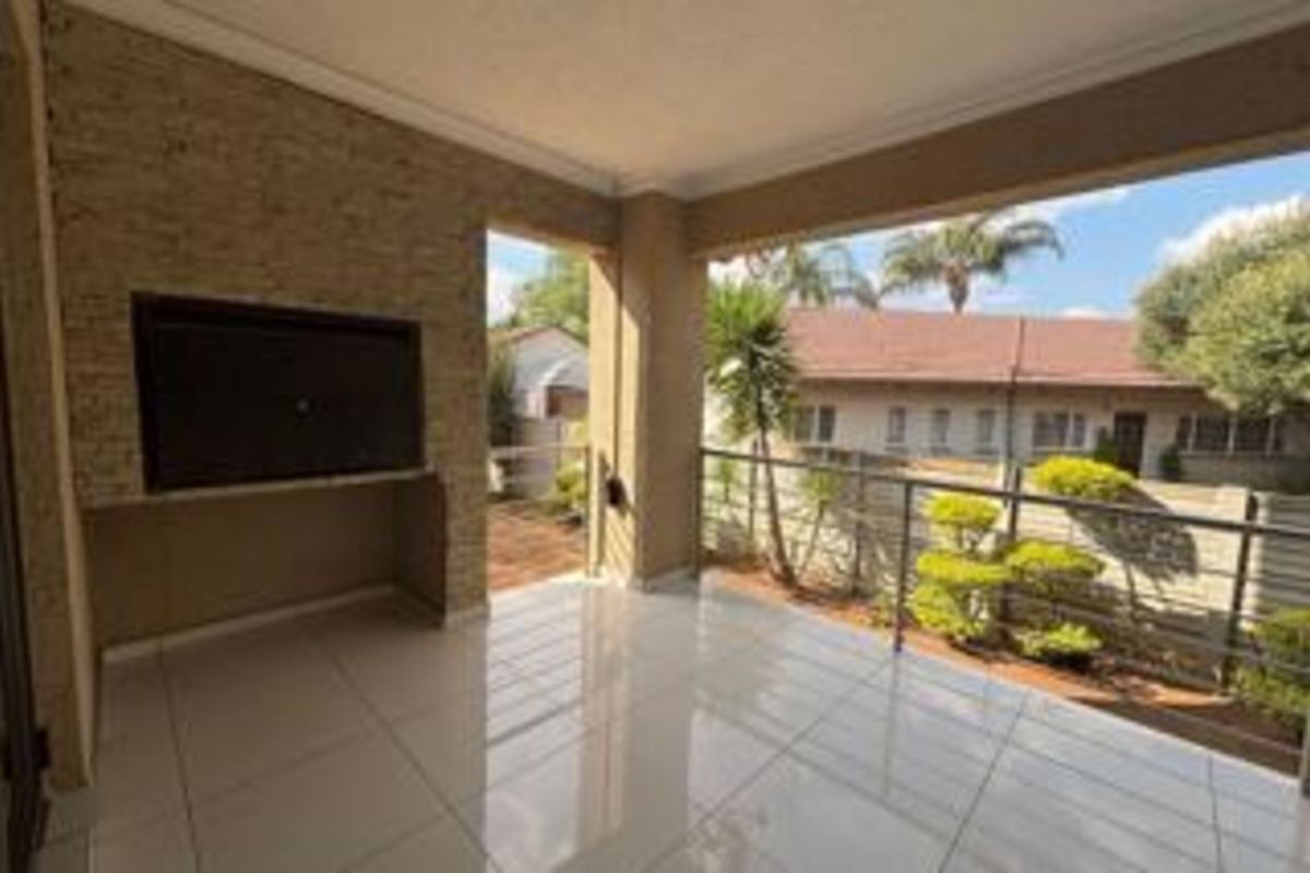 House For Sale in Bendor - Photo 2