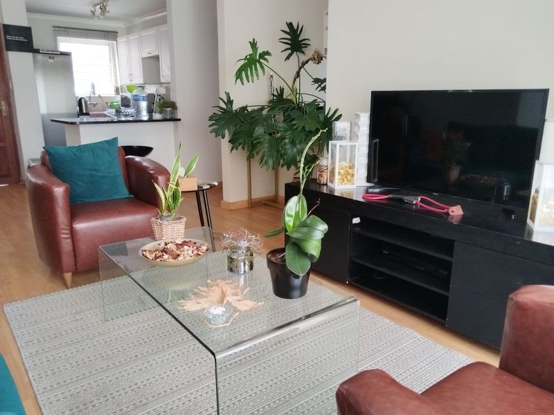 Townhouse To Rent in Sunninghill - Photo 2