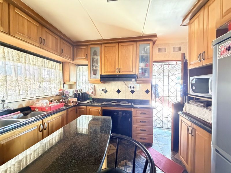 House For Sale in Riyadh - Photo 3