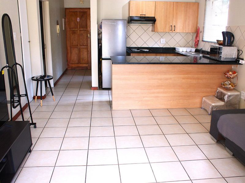 Apartment For Sale in Blackheath - Photo 2