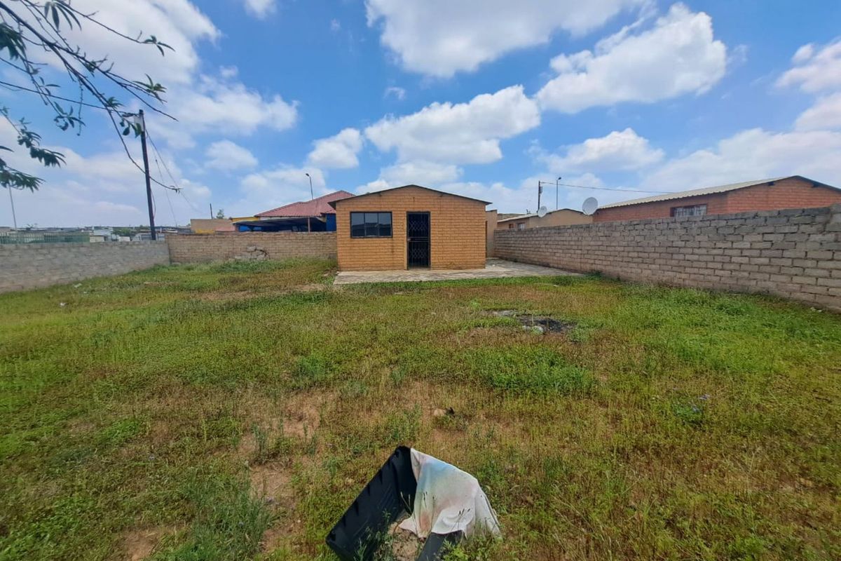 House For Sale in Nellmapius - Photo 2