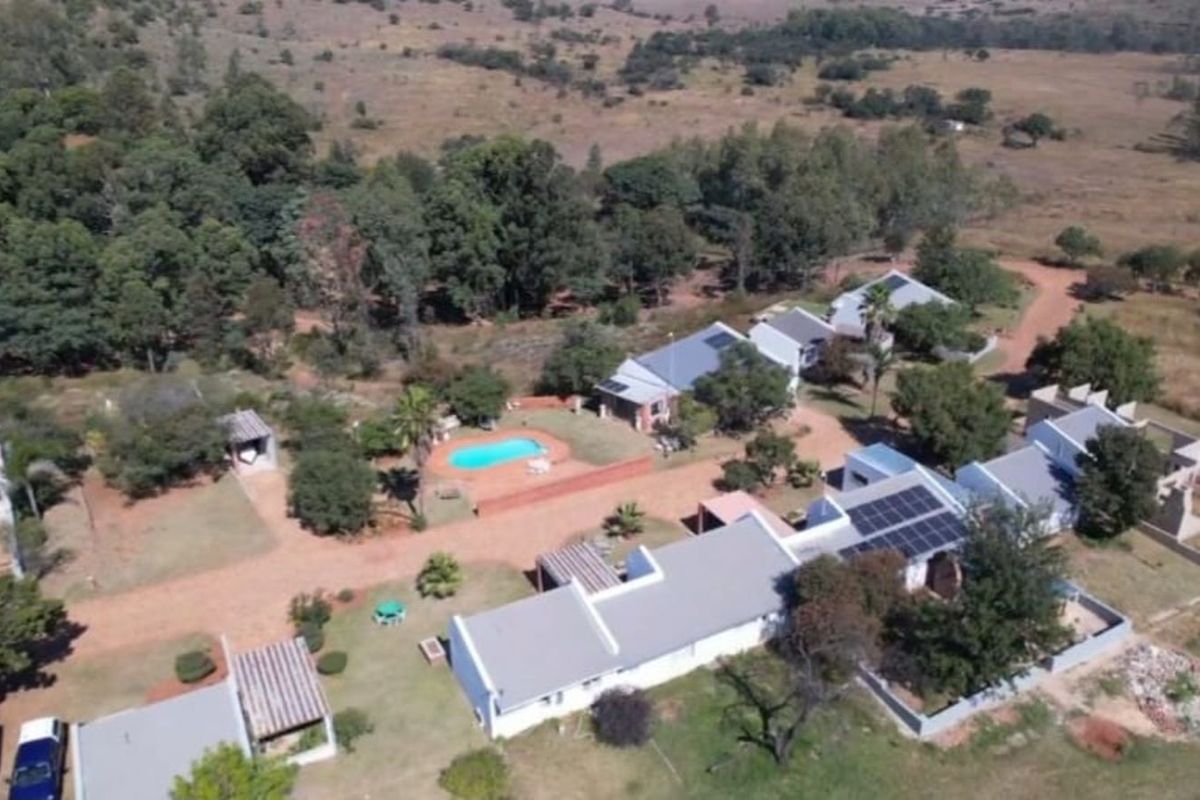 Townhouse For Sale in Mookgopong Rural - Photo 2