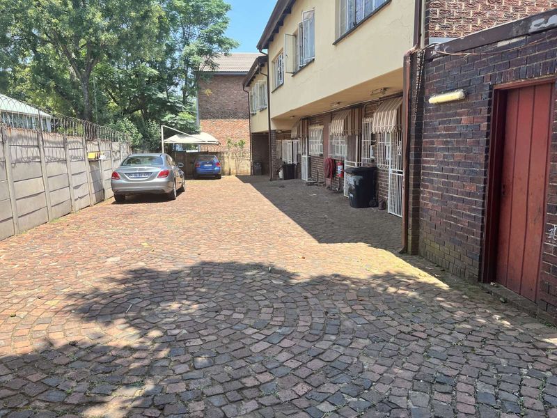 Apartment For Sale in Windsor East - Photo 4