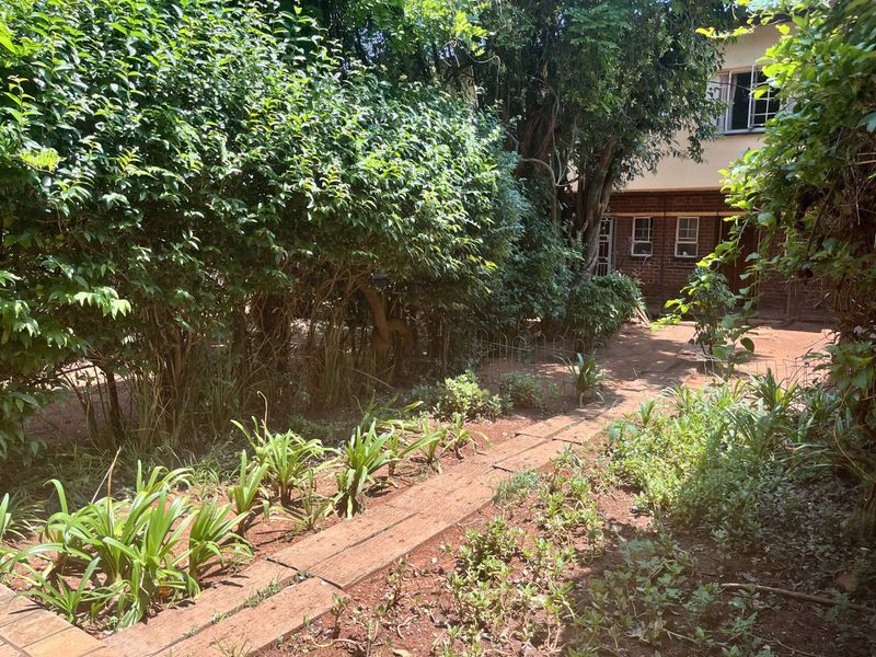 Apartment For Sale in Windsor East - Photo 2