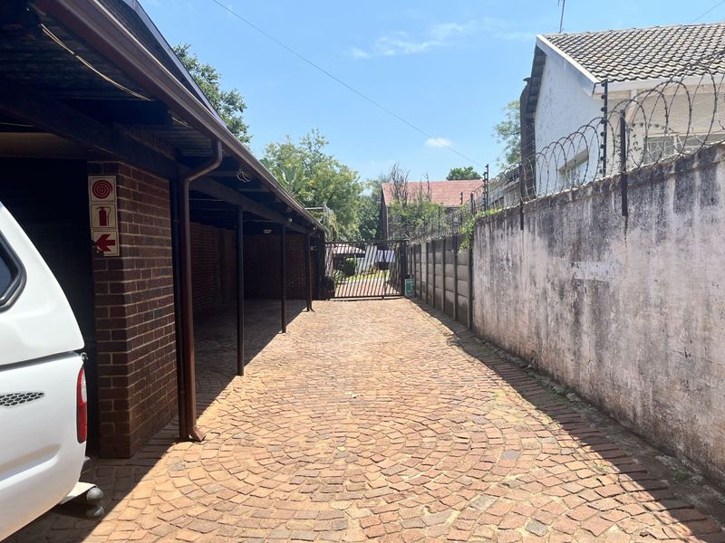 Apartment For Sale in Windsor East - Photo 5