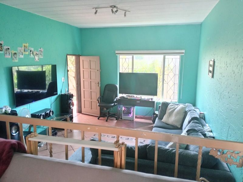 Apartment For Sale in Weltevreden Park - Photo 10