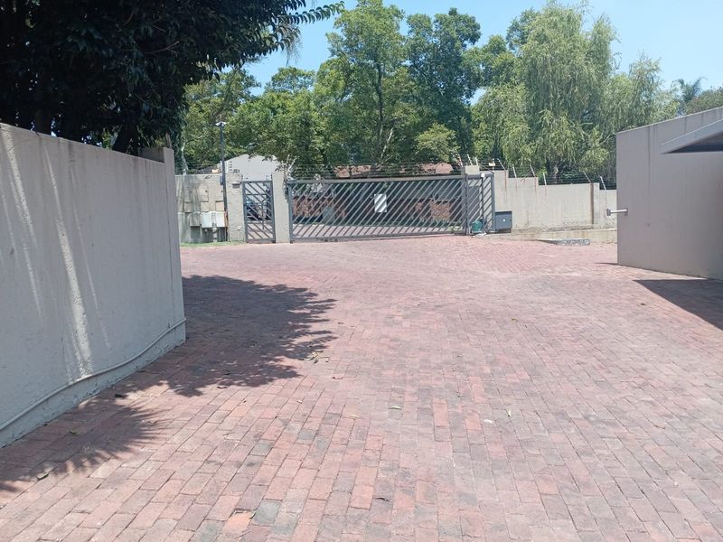 Apartment For Sale in Weltevreden Park - Photo 5