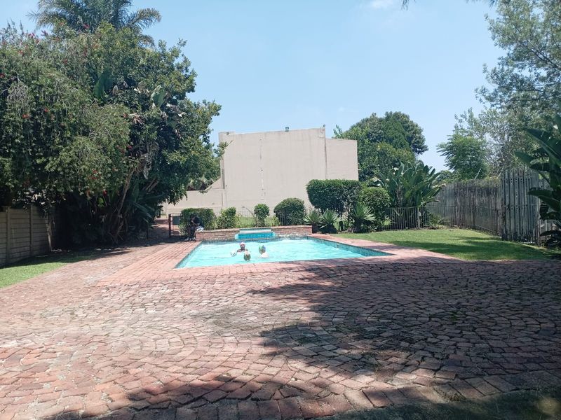 Apartment For Sale in Weltevreden Park - Photo 2