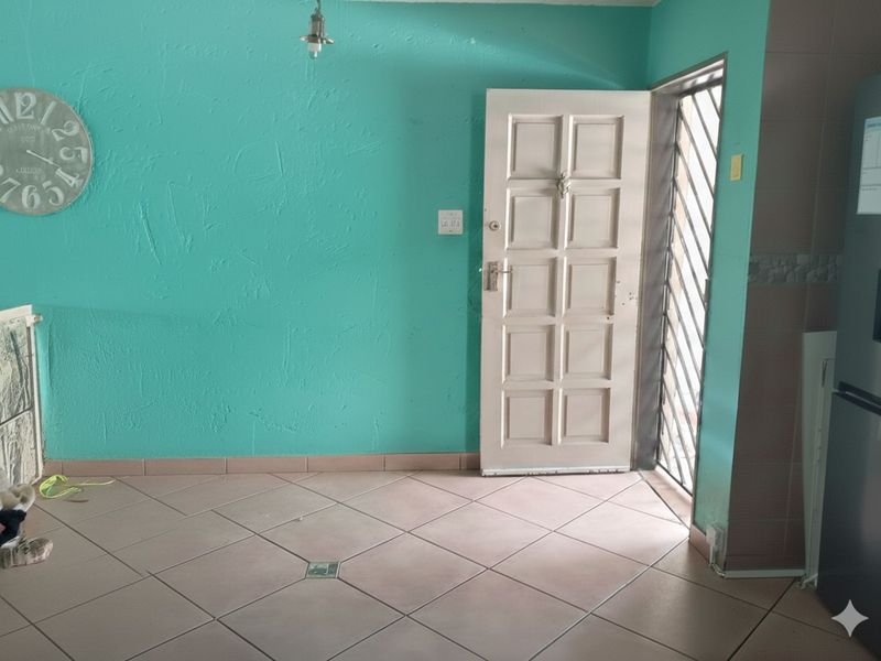 Apartment For Sale in Weltevreden Park - Photo 7