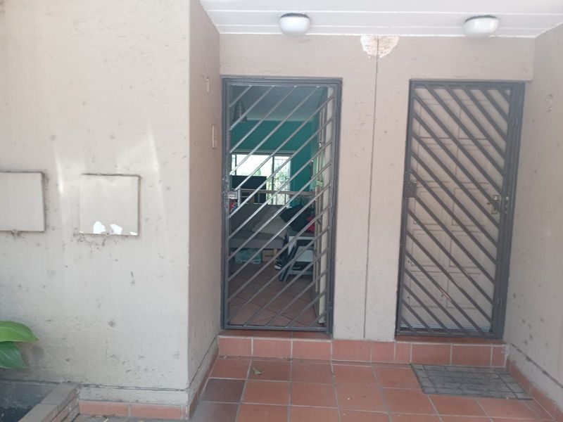 Apartment For Sale in Weltevreden Park - Photo 6