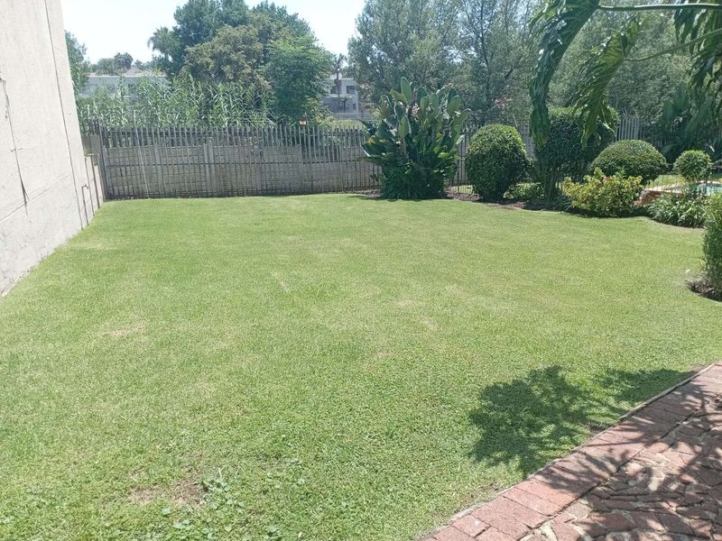 Apartment For Sale in Weltevreden Park - Photo 4