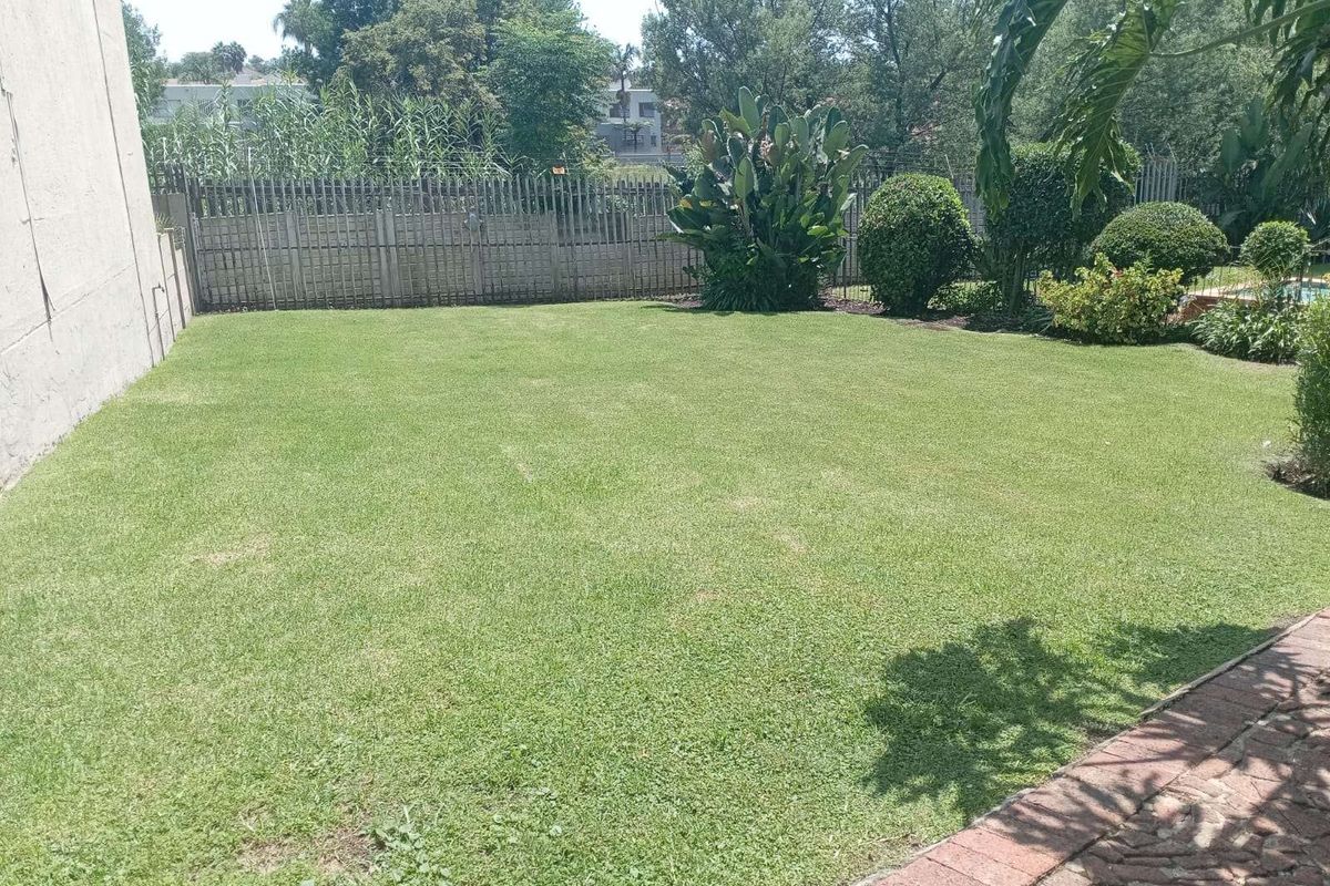 Apartment For Sale in Weltevreden Park - Photo 4